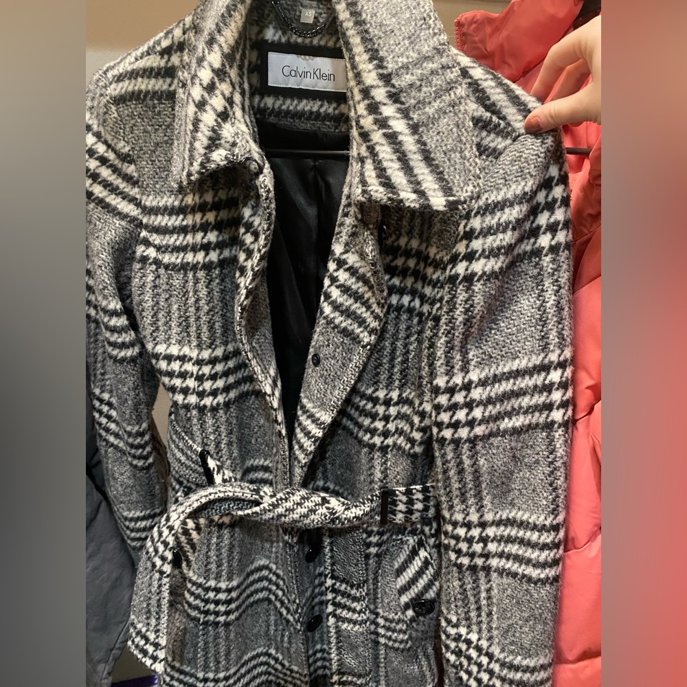 Calvin Klein XS winter coat. Black and white. Waste time and buttons. Pockets